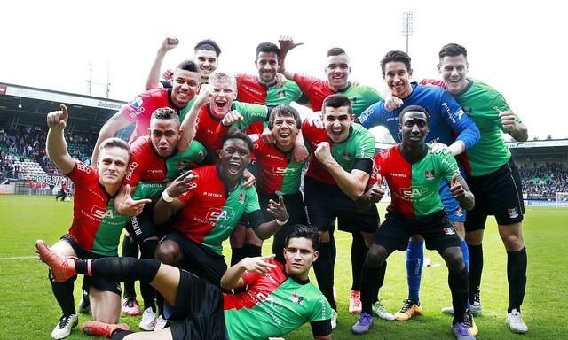 仅让队伍在 仅让队伍在