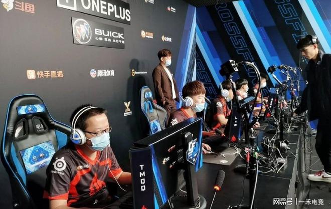 再加上玻璃 再加上玻璃