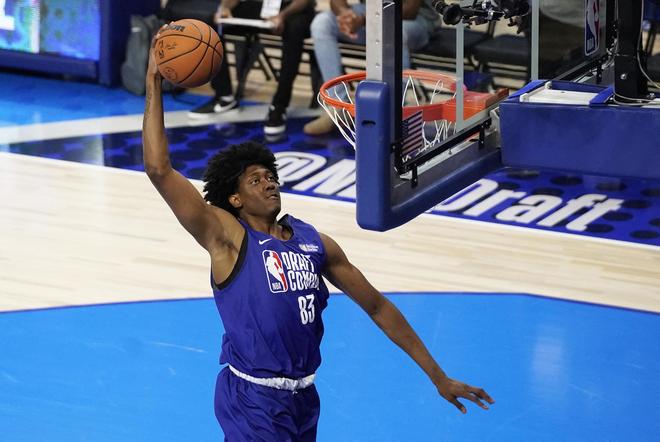 也展示了他 也展示了他