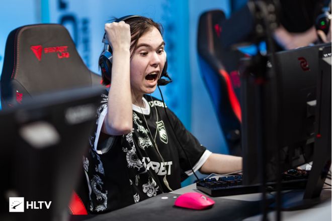 充当背景板 充当背景板