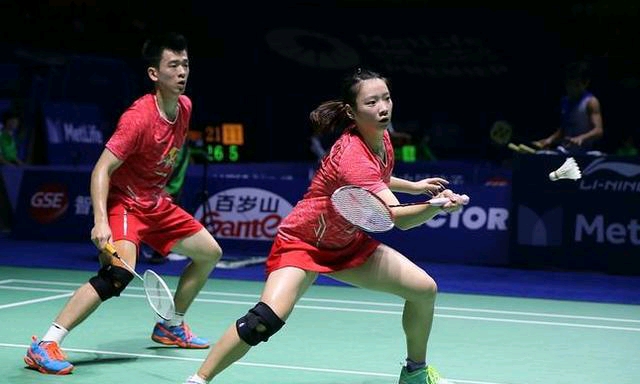 相比之下 相比之下